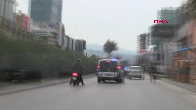 Fırsattan istifade edip polisten kaçan elleri kelepçeli şüpheli, vurularak yakalandı