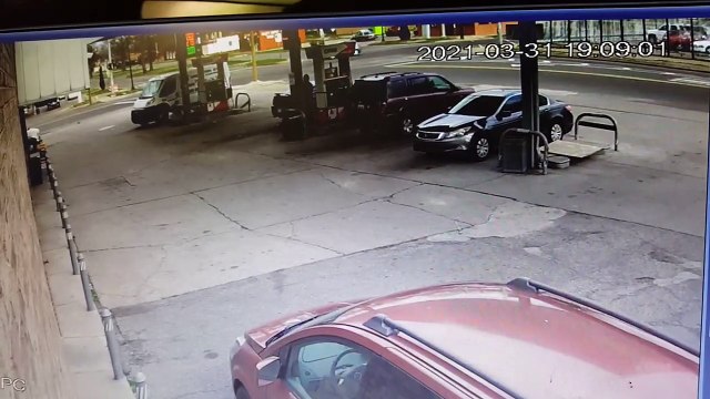 Quand un camion de pompier rate son virage