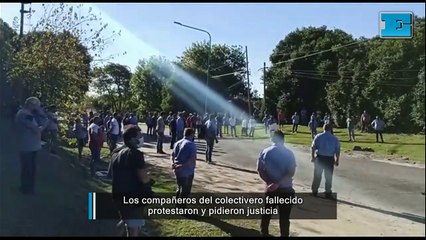 Descargar video: Los compañeros del colectivero fallecido protestaron y pidieron justicia