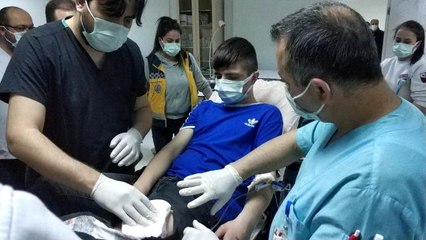 Parkta bıçaklı saldırıya uğrayan 17 yaşındaki genç hastanelik oldu