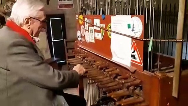 Jean-Bernard Lemoine, le carillonneur de la basilique de la Visitation à Annecy nous a ouvert son clocher
