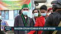 Datangi Gereja Katedral Makassar, Mahasiswa Serahkan Bunga Sebagai Simbol Perdamaian