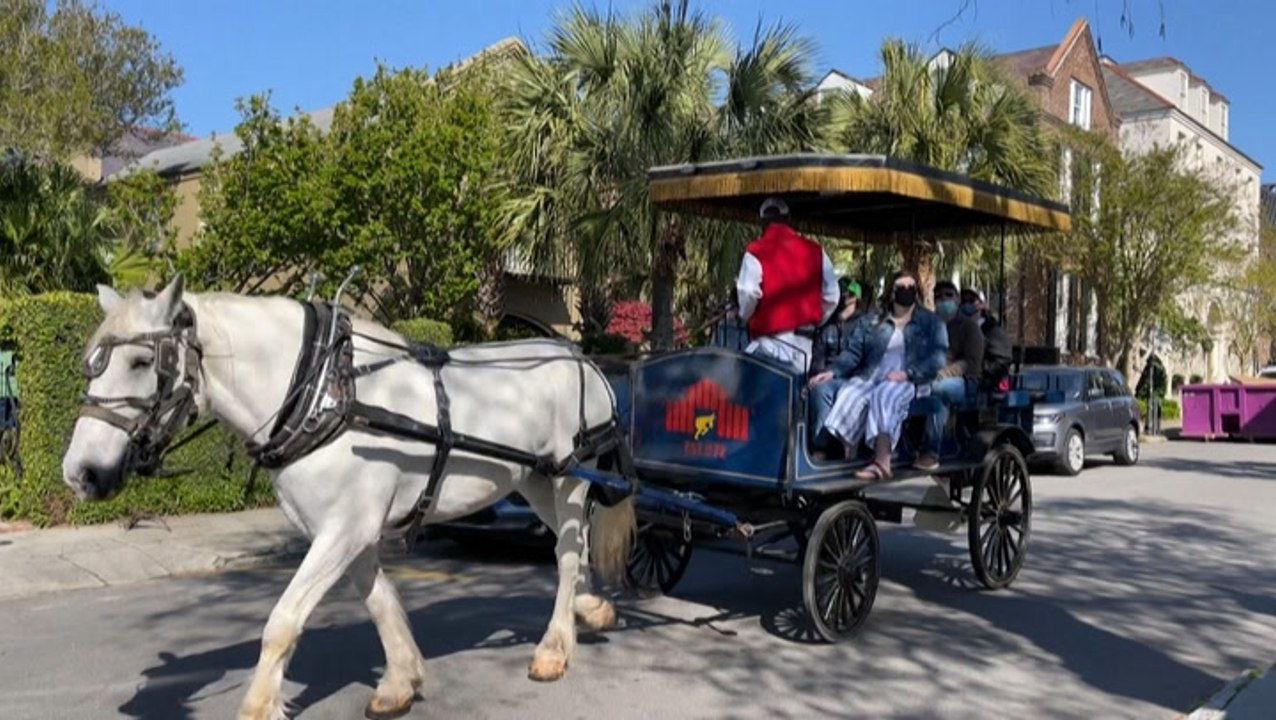 Tourists explore coastal Southeast towns over Easter weekend