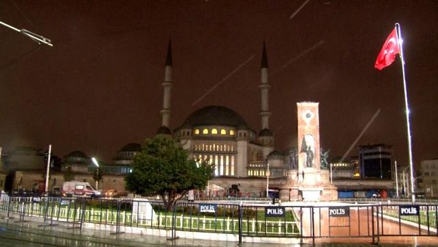 İstanbul'da sağanak yağış etkili oluyor