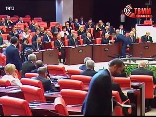 Mecliste gergin anlar! Barış Atay'ı protesto ettiler