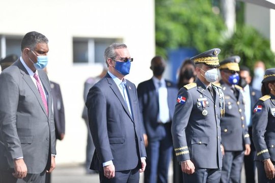 Luis Abinader pone en retiro a 350 oficiales; hay 62 coroneles