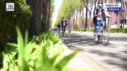 International students get COVID-19 vaccines in China's top university
