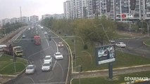 Diyarbakır ve Batman'daki trafik kazaları kameralara yansıdı