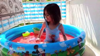 Balkonda Oyuncaklarla Havuz Keyfi! Pool Pleasure with Toys on the Balcony! Funny kids video.