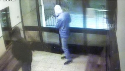 16 EVİ SOYDULAR, BİNADAN ÇIKARKEN POLİSE BÖYLE YAKALANDILAR