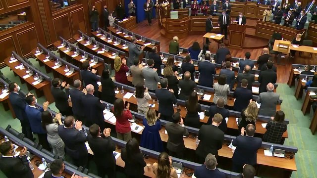 Vjosa Osmani zur Präsidentin des Kosovo gewählt