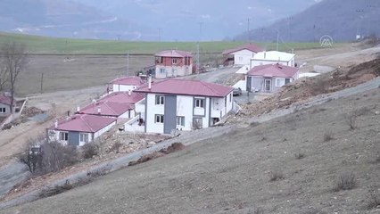 Son dakika haberi: Salgın nedeniyle kırsala yerleşen koro üyeleri sanat çalışmalarını doğada sürdürüyor