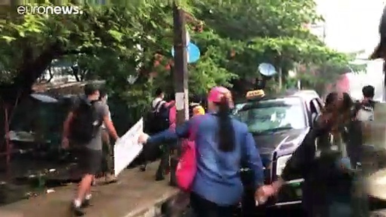 شاهد: متظاهرون في ميانمار يحرقون أعلام الصين بسبب دعمها لقادة الإنقلاب العسكري