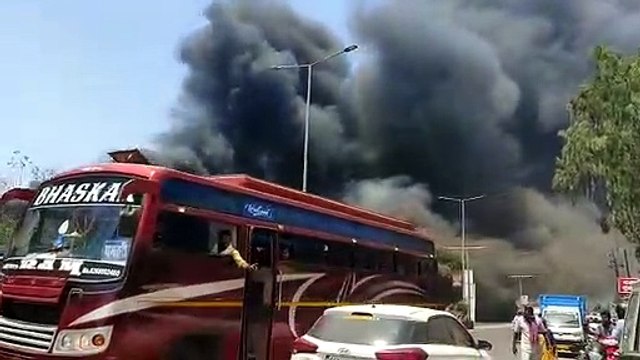 Raipur: फर्नीचर दुकान में भीषण आग, लाखों रुपए का सामान जलकर खाक