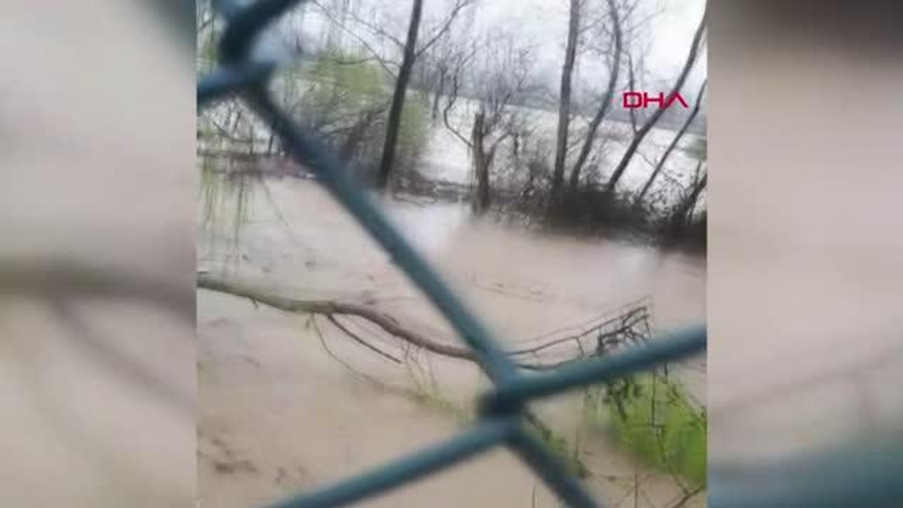 BURSA KALBURT DERESİ TAŞTI, SULAR FABRİKA DUVARINA DAYANDI