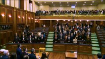 La conservadora Vjosa Osmani, de 38 años, elegida presidenta de Kosovo por el Parlamento