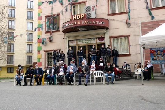 Son dakika haberi | Evlat nöbetindeki aileler çocuklarını HDP'den istiyor