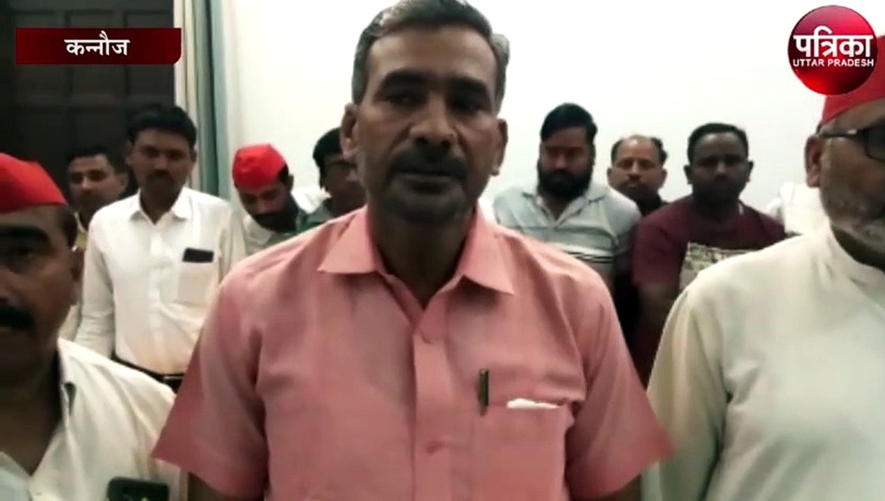 सपाFयों ने शहीद जवानों को इस तरह दी श्रद्धांजलि