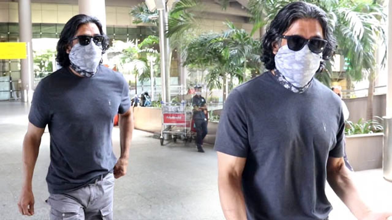Sunil Shetty की इस उम्र में भी ये है की fitness का राज़, Airport पर हुए Spot |FilmiBeat