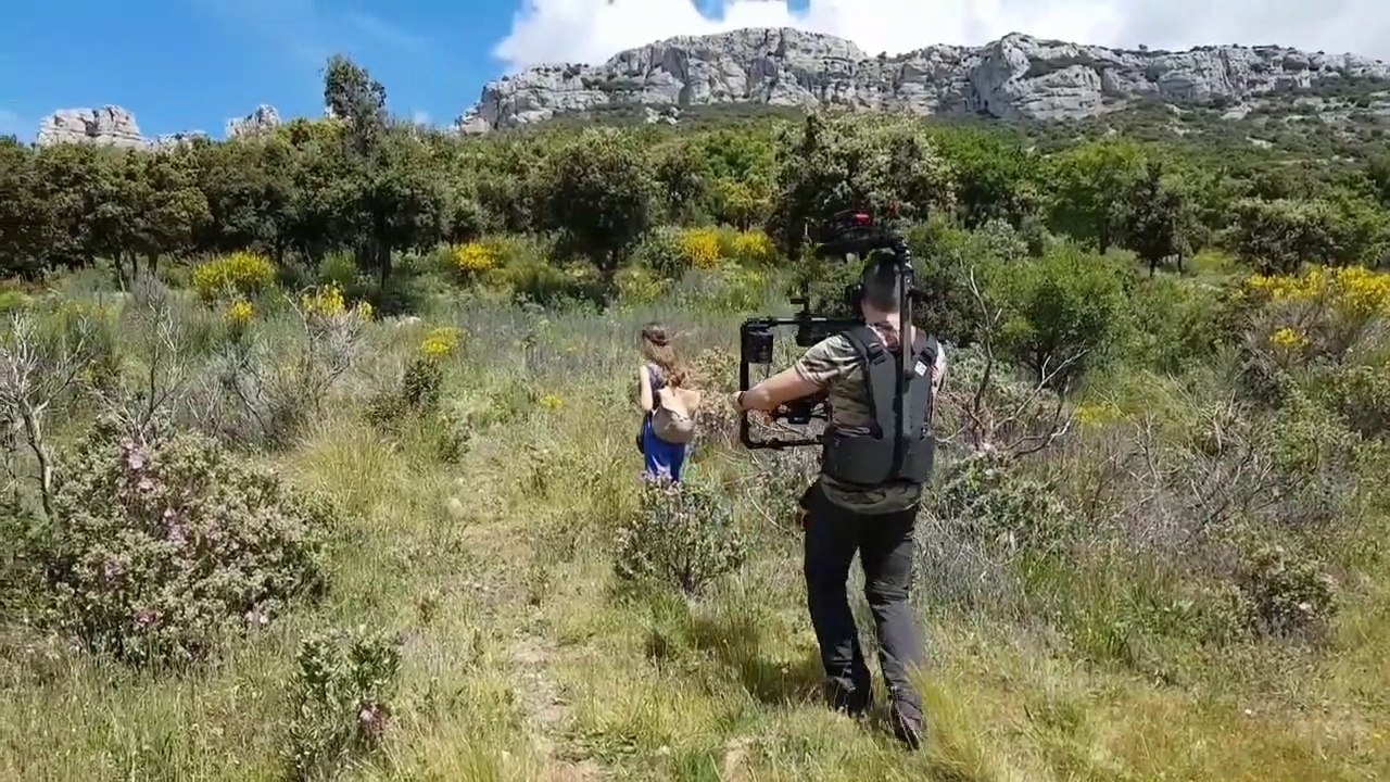 Angélina lors du tournage du clip "C'est si beau ici" (2)