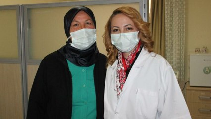 Video herunterladen: Aynı hastanede anne ebe, kız doktor