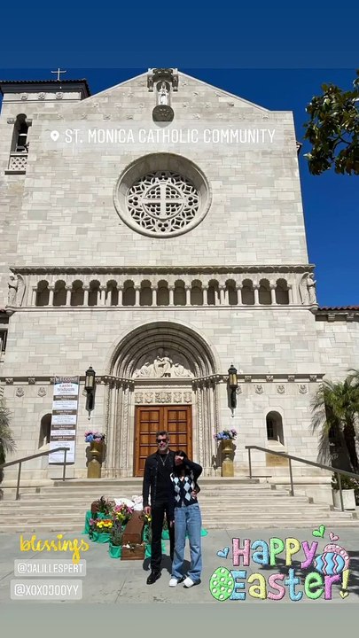 Laeticia Hallyday célèbre les fêtes de Pâques avec ses filles Jade, Joy et son compagnon Jalil Laspert. Le 4 avril 2021.