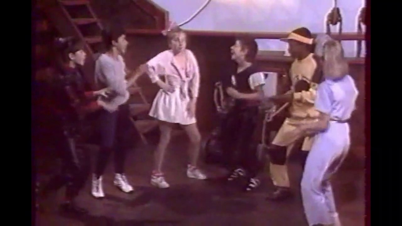 Clip de "Arrête ton clip" par les Mini-Star (1984)