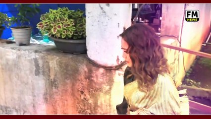 Neha Kakkar in Black Saree Spotted Set of Indian Idol 12