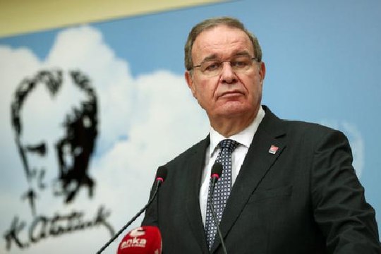 Öztrak: Ülkeden kaçmak gibi bir düşüncesi olmayan amirallerin gözaltına alınmasını anlamakta zorluk çekiyoruz