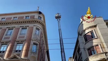Ancona - Tetto pericolante, intervengono Vigili del Fuoco (05.04.21)