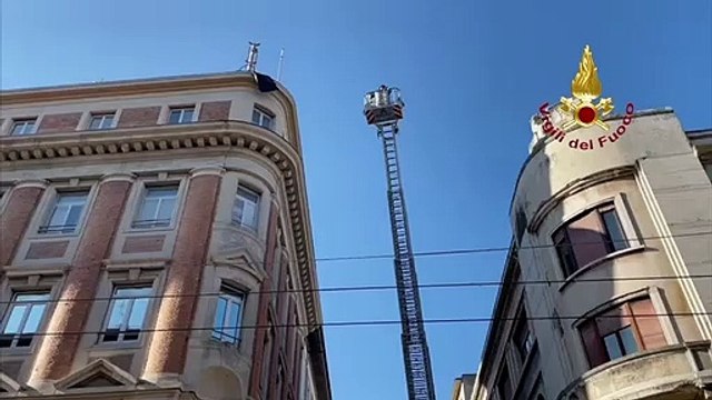 Ancona - Tetto pericolante, intervengono Vigili del Fuoco (05.04.21)