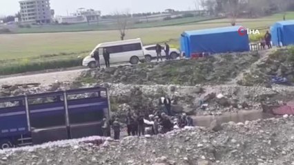 Gizemli hayırsever poşetle getirdiği parayı turp işçilerine dağıttı