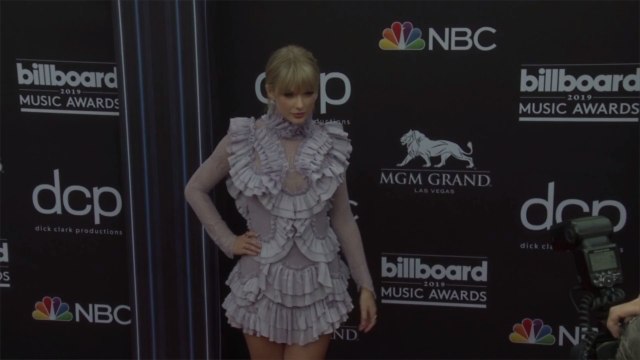 Taylor Swift Shared the Full Fearless (Taylor's Version) Tracklist