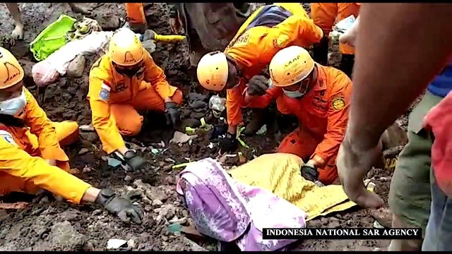 مصرع أكثر من مئة شخص وفقدان العشرات في فيضانات في إندونيسيا وتيمور الشرقية