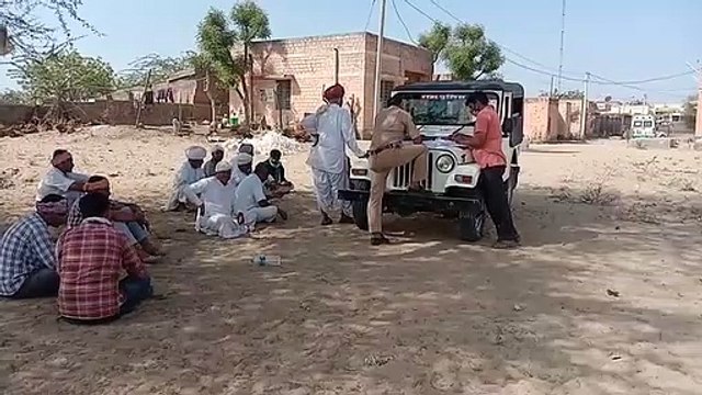 घर वाले गए थे बाहर, पीछे विवाहिता दो मासूमों के साथ कू दी टांके में