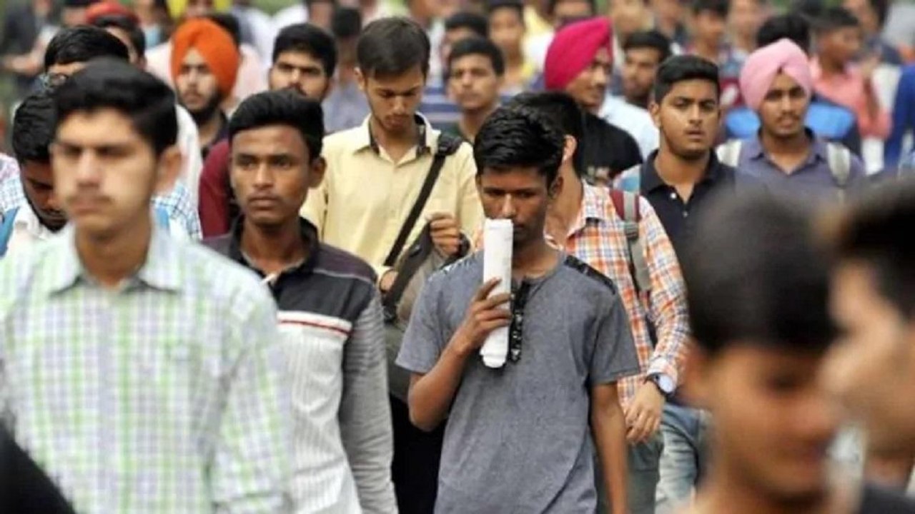 10 Tak: Unemployed youth becoming victim of lethargic system