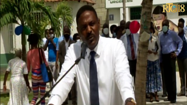 Responsab yo nan Centre Hospitalier de Pernier inogire yon sèvis dyaliz ak yon blòk operatwa