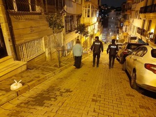 BEŞİKTAŞ'TA SİNİR KRİZİ GEÇİREN KİŞİ BIÇAKLA KENDİNİ YARALADI