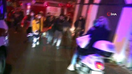 İki katlı ahşap bina yanarak kül oldu: 1 yaralı