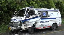 Aparatoso choque de ambulancias que atendían accidente de Willis en Calarcá