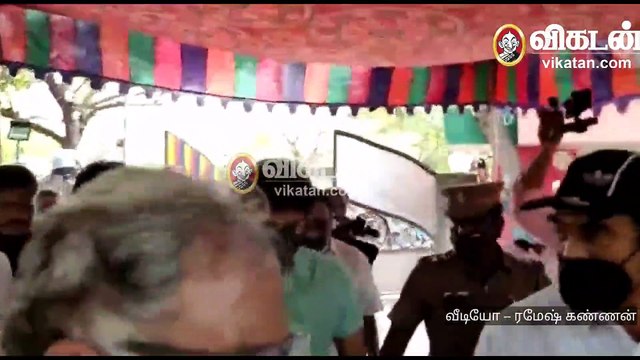 சைக்களில் வந்து வாக்களித்தார் நடிகர் விஜய்! | Vijay Cast his vote