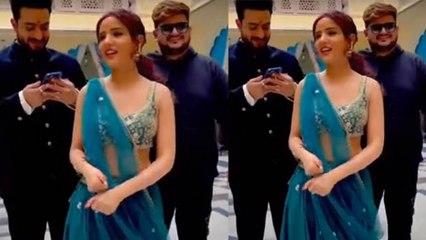 Aly Goni और Jasmin Bhasin शूट के दौरान दिखे परफेक्ट हसबैंड वाइफ की तरह;Watch video |  FilmiBeat