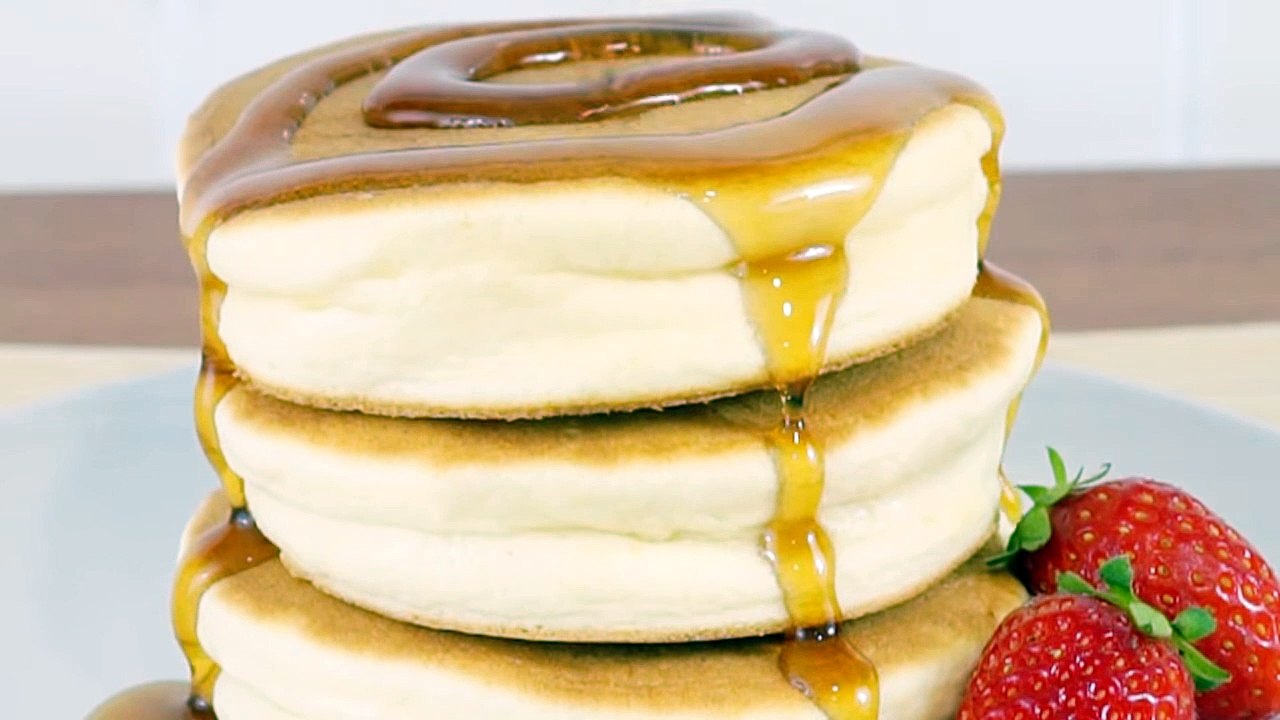 Fluffy Japanese Pancakes Recipe ( Jiggly Souffle Pancakes ) video