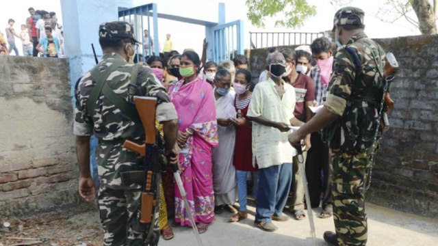 Bengal: TMC-BJP workers clash in Arambagh