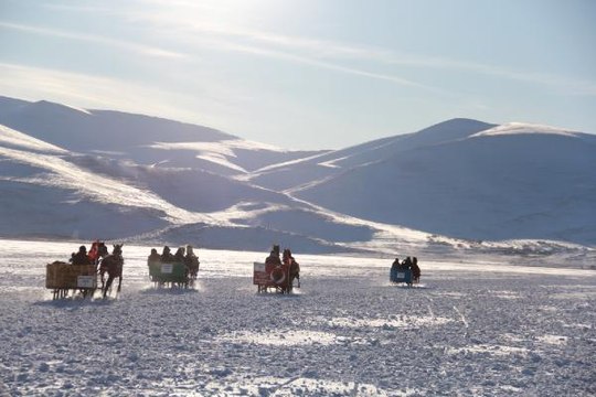 ÇILDIR GÖLÜ'NDE 'ATLI KIZAK' KEYFİ DEVAM EDİYOR