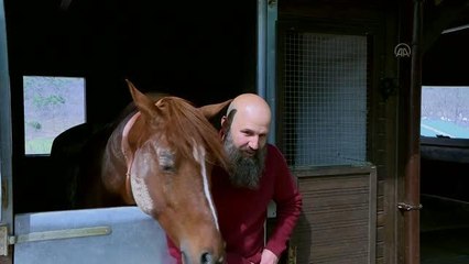 "Dizi ve filmlerin aranan atlısı" Janbi Ceylan ile atı "Kazbek"in iletişimi görenleri şaşırtıyor