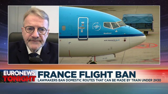 French lawmakers approve ban on short domestic flights to cut carbon emissions