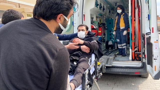 Otomobil ile çarpışan motosikletin sürücüsü sürüklenerek direğe çarptı...Kaza anı kamerada