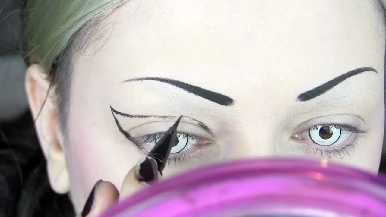 Simple & Striking Goth Makeup Tutorial | Toxic Tears