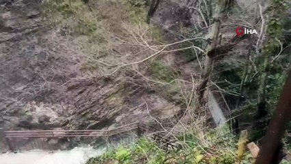 Samandere şelalesi taştı, bölge ziyaretçilere kapatıldı